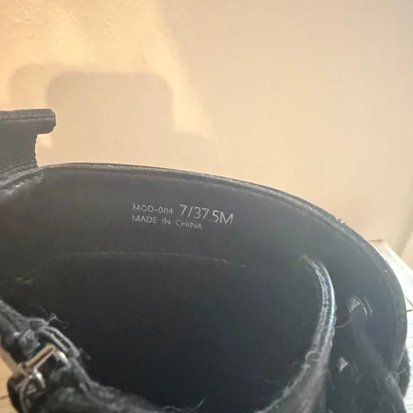 Black Laced Platform Combat Boots - Picture 3 of 3